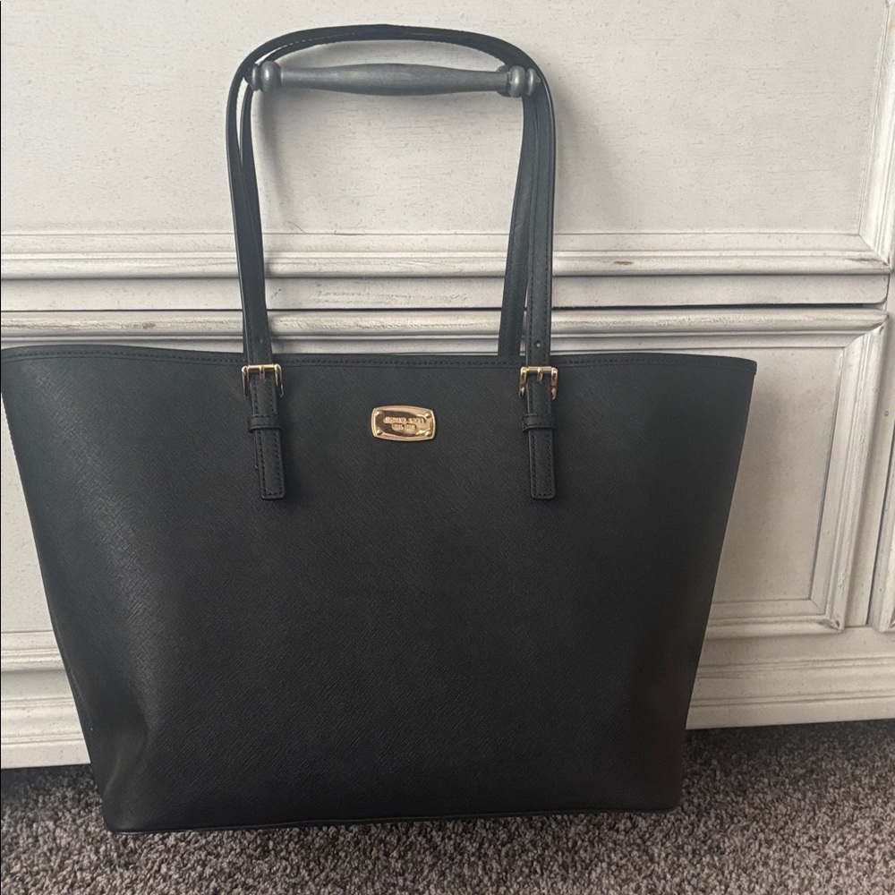 Elegant Michael Kors Black Tote Bag